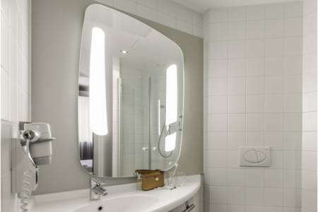 ibis Hamburg Alster Centrum Bath room