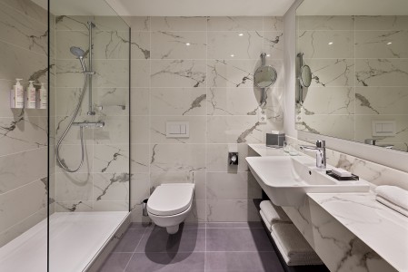 Hamburg Marriott Hotel Bath room