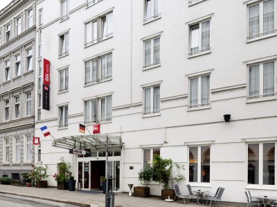 ibis Hamburg Alster Centrum Exterior view