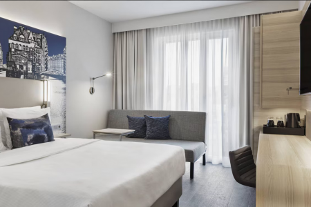 Courtyard Hamburg City King bed room